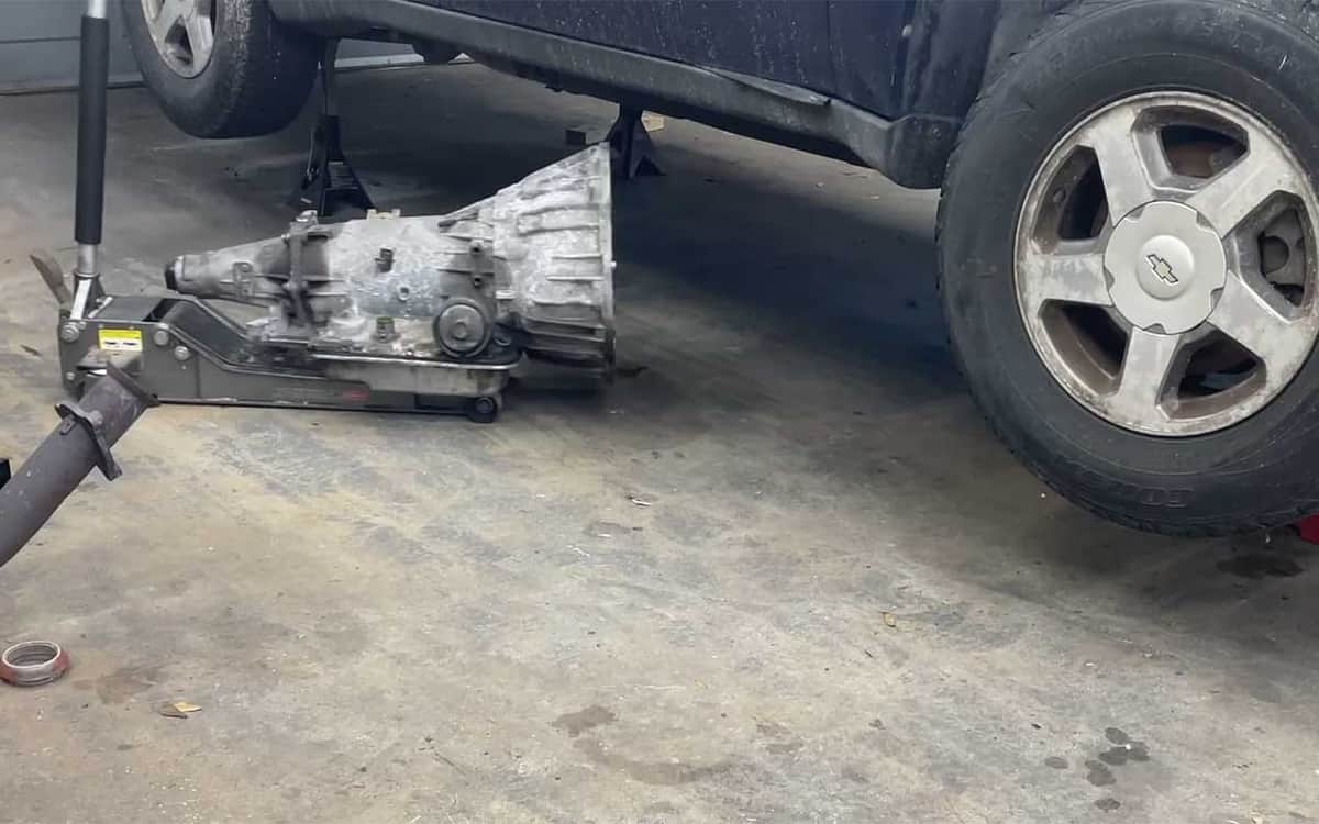 Comprar una transmisión usada de Chevy Silverado 1500 en un yonke