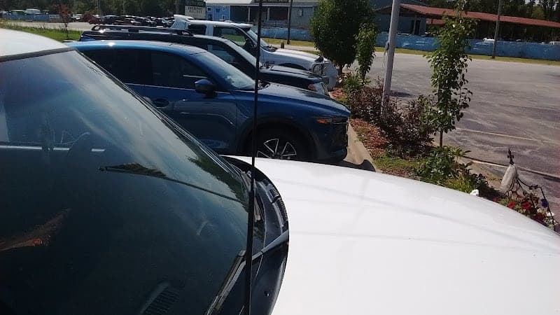 Hickory Grove Auto at 3300 Hickory Grove Rd, Davenport, IA 52806