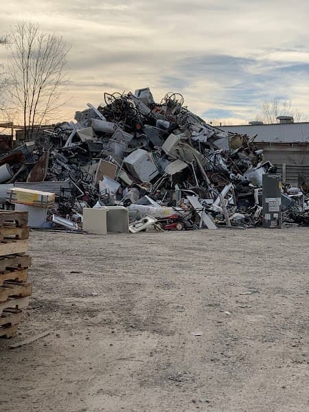 Johnny Junk at 2201 Badgerland Dr, Howard, WI 54303