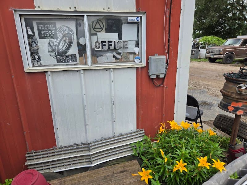 Wilber Auto Salvage at 2220 Easton Ave, Waterloo, IA 50702