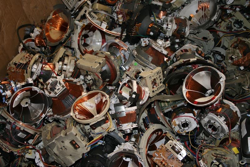 CalWest Metal& e-Waste Recyclers at 29300 Pacific St, Hayward, CA 94544 — used auto parts in Hayward, CA