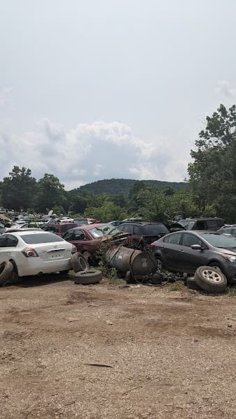Harold's Auto Parts at 2447 Paint Lick Rd, Paint Lick, KY 40461