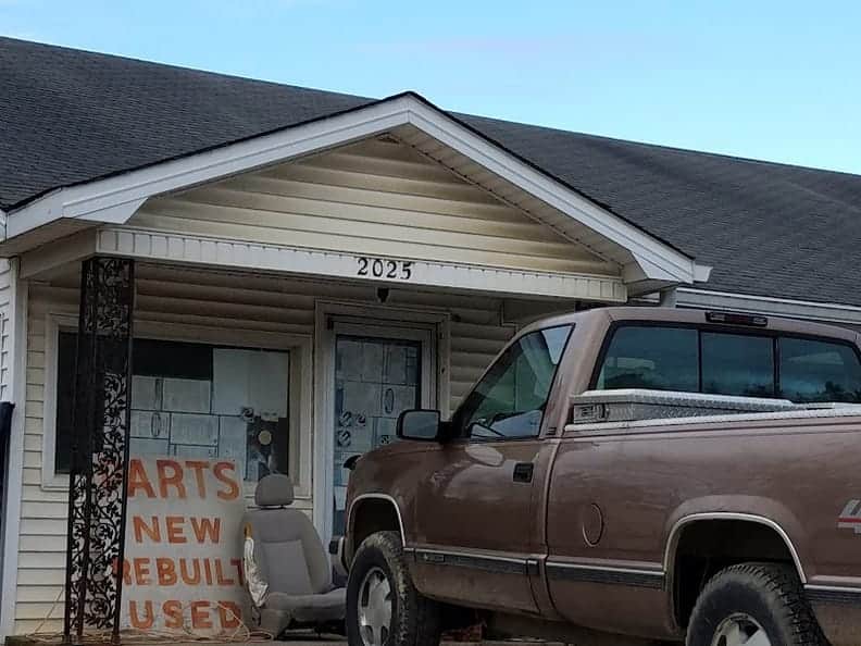 john nichols auto service and parts at 2025 S Dixie Hwy, Elizabethtown, KY 42701