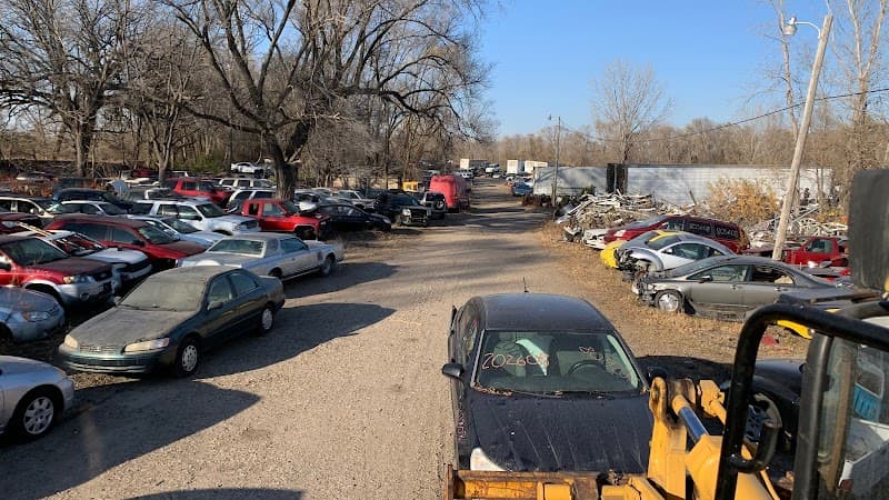 New Deal Auto Salvage at 2405 Hawthorne Ave, Waterloo, IA 50702