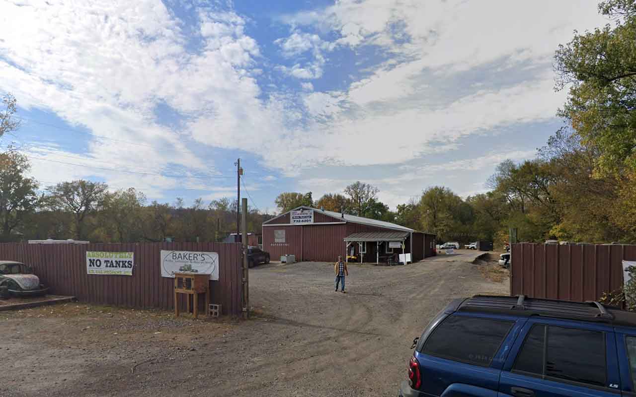Baker's Auto Salvage at 100 Clay St, Carrollton, KY 41008