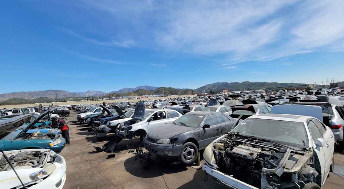 LKQ Pick Your Part β SUN VALLEY Junkyard at 11201 Pendleton Sun Valley, California 91352