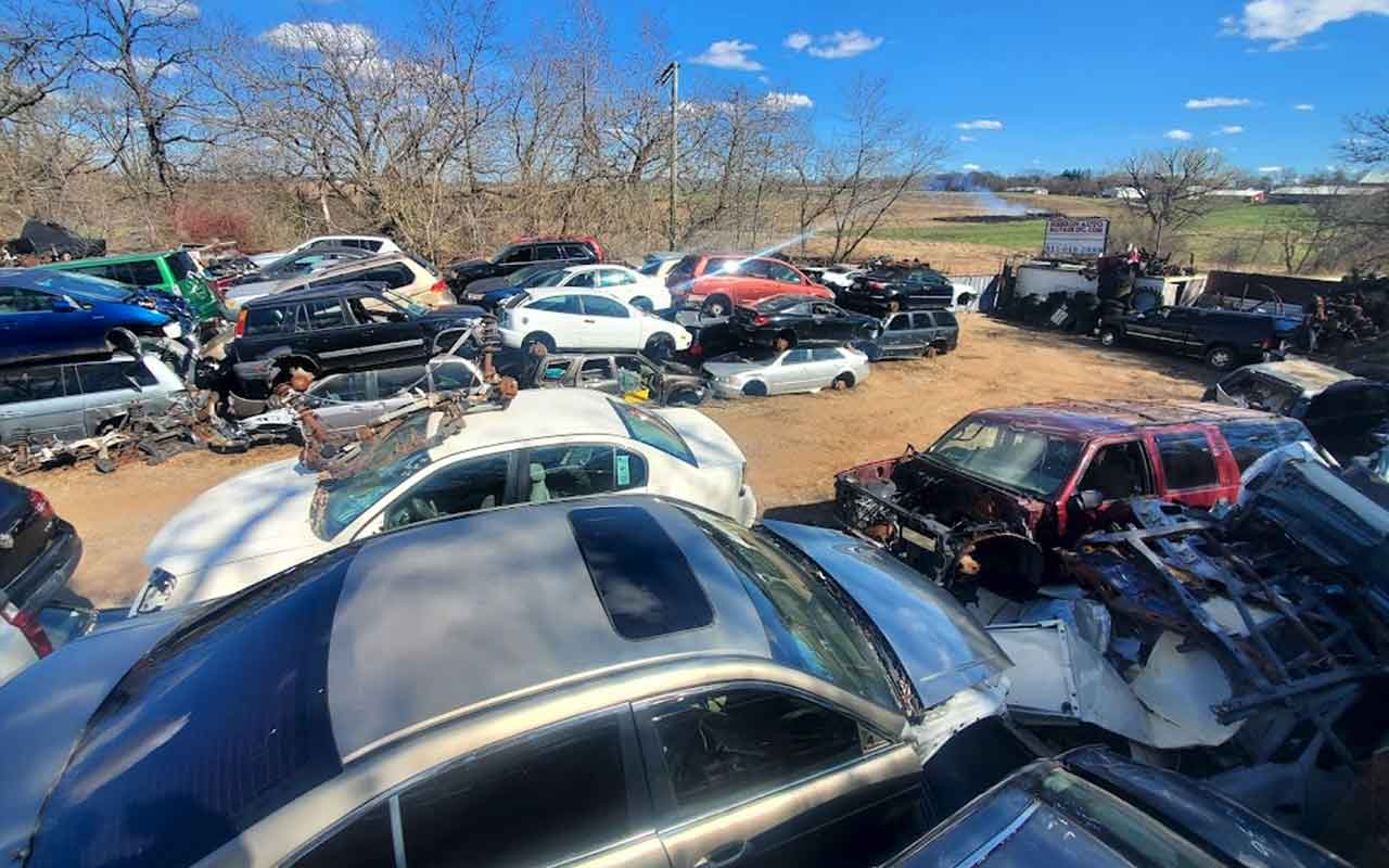 Vehículos de Hebron Auto Salvage Inc en 10511 Freeman Rd, Hebron, IL 60034