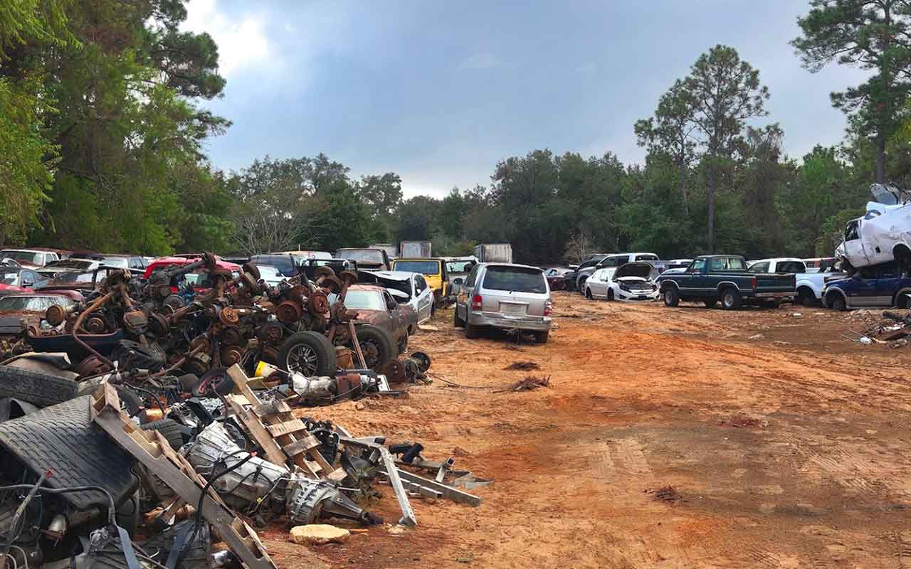 R & R Auto Salvage at 7501 E Bay Blvd, Navarre, FL 32566