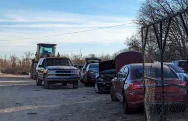 Payless Auto Salvage at 13409 Cloverdale Rd, Rogers, AR 72756