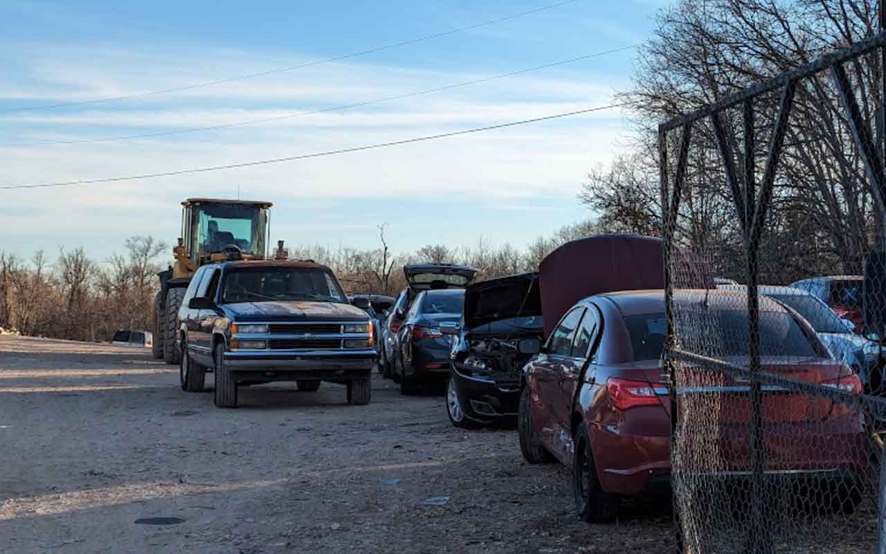 Payless Auto Salvage at 13409 Cloverdale Rd, Rogers, AR 72756