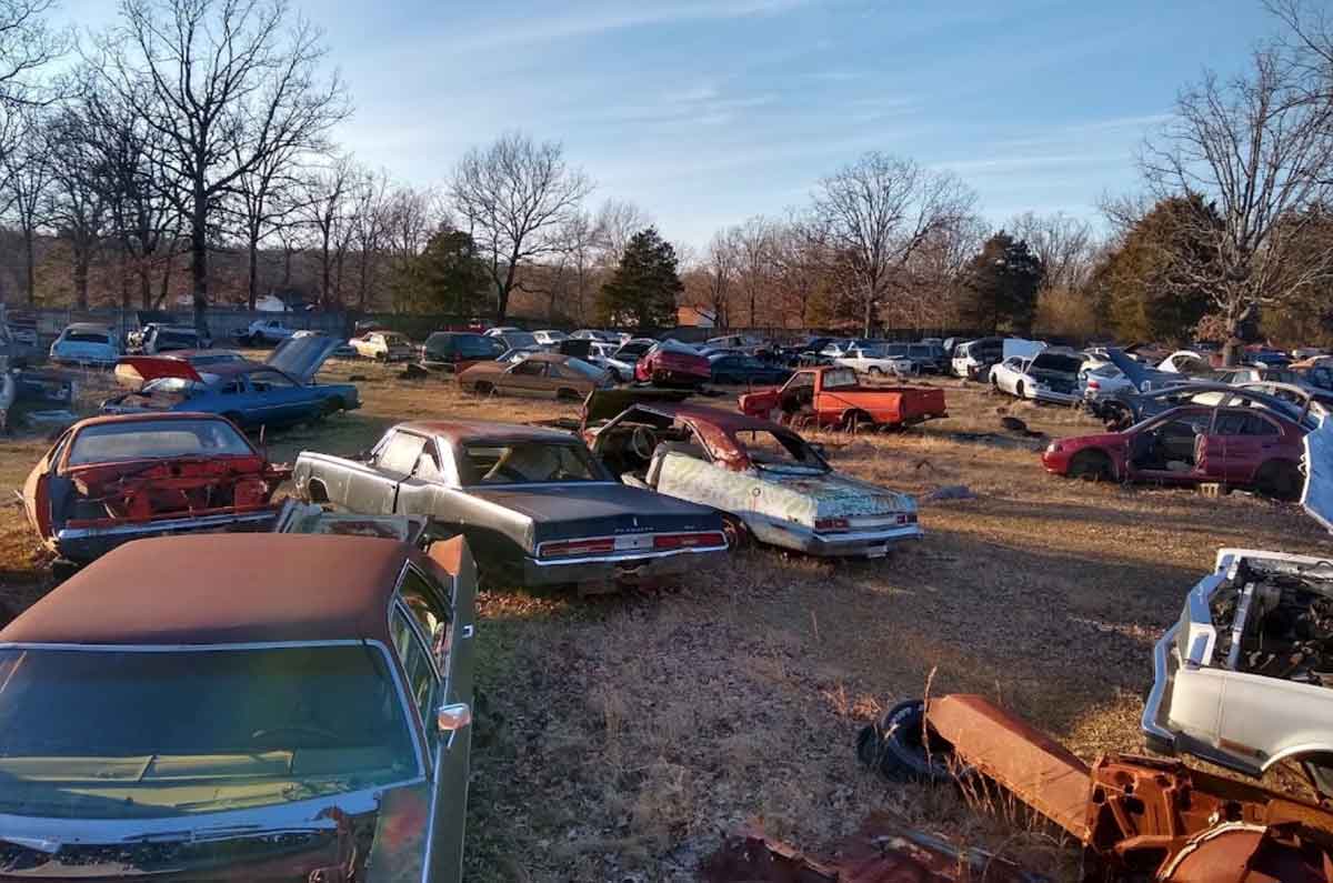 Junked vehicles from Johnny Morris Auto Salvage at 142 Big 4 Rd, Judsonia, AR 72081