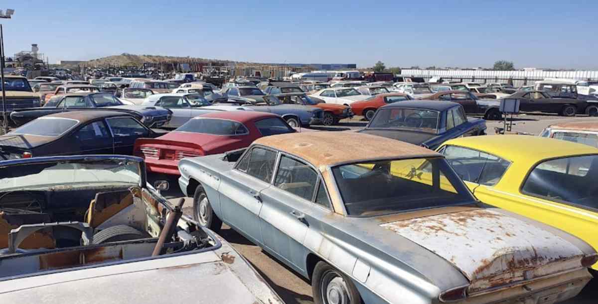 Cars at Desert Valley Auto Parts at 22213 N 21st Ave, Phoenix, AZ 85027