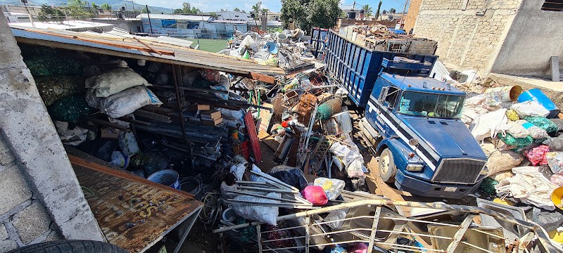 Metales Vargas Salvage yard at Poniente 61