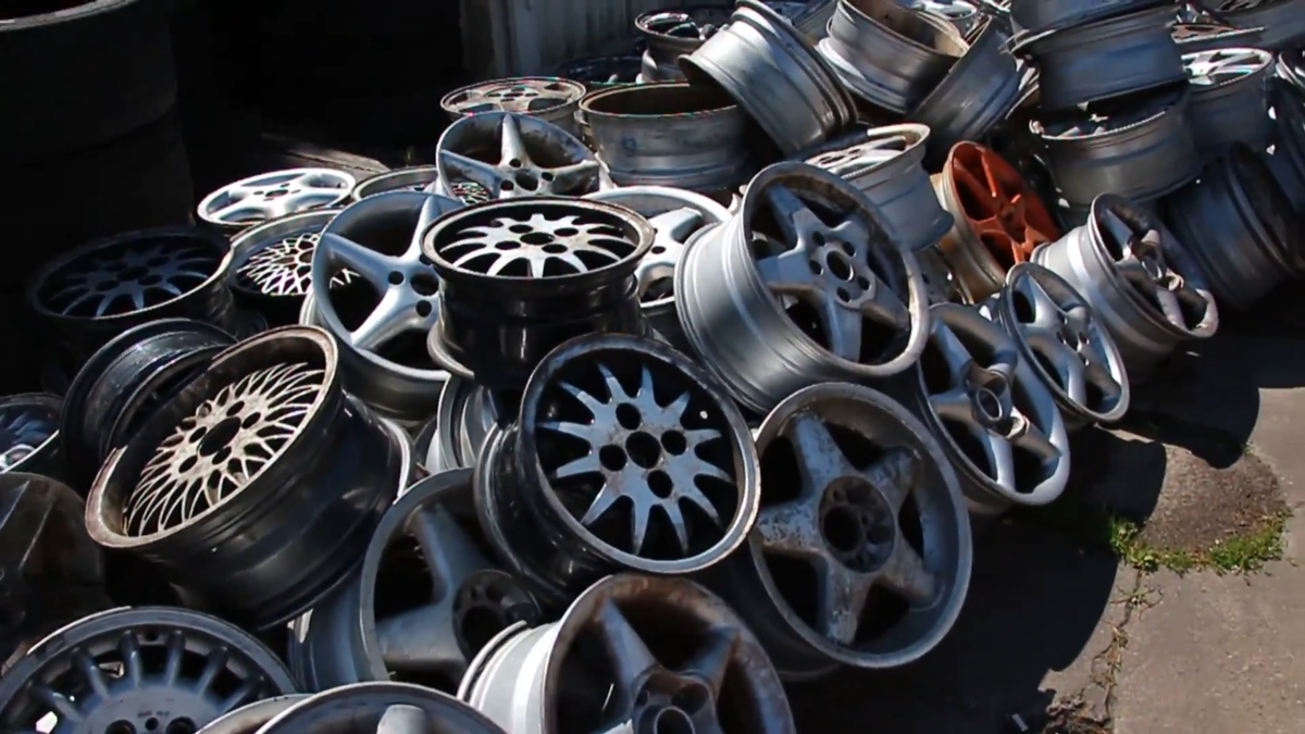 Buy tires and Wheels at the junkyard near me