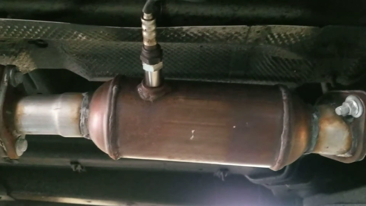 The cheap way of replacing a car catalytic converter