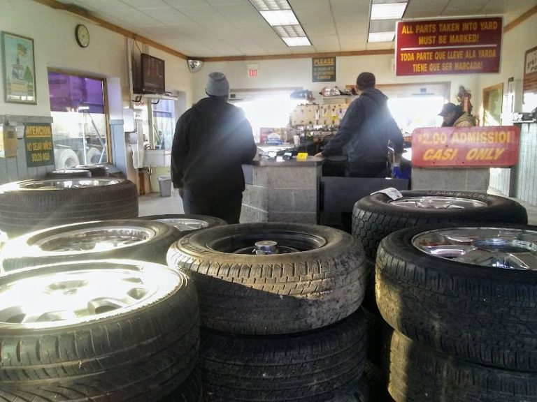 Aurora U Pull It at 1901 Plain Ave Aurora IL 60502 1 1 768x576