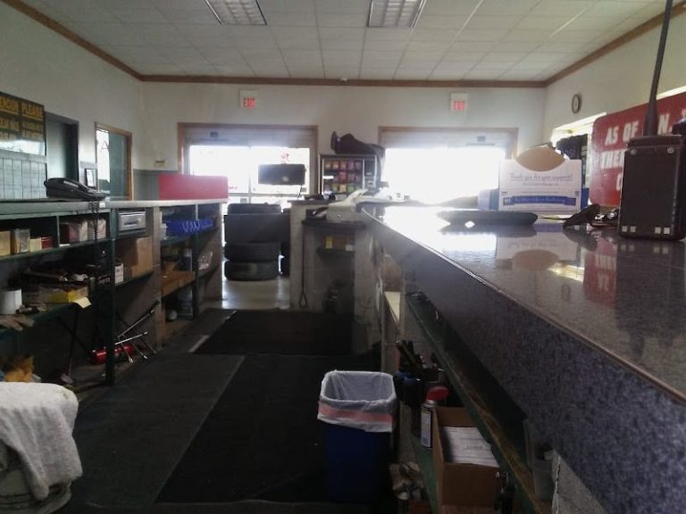 Aurora U Pull It at 1901 Plain Ave Aurora IL 60502 3 1 768x576