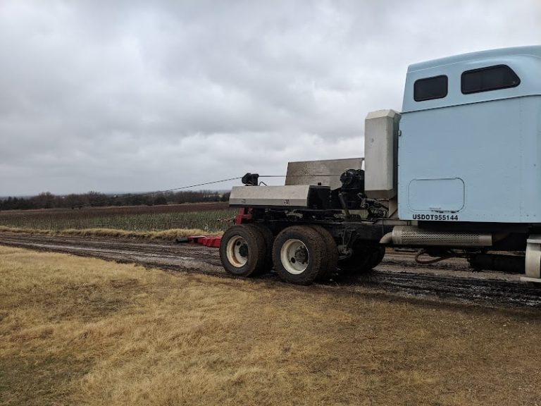 B L Truck and Auto at 15469 US 77 Winfield KS 67156 2 1 768x576