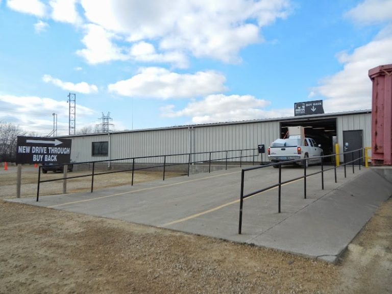 Behr Iron Metal at 2815 Liberty Ave Clinton IA 52732 2 1 768x576