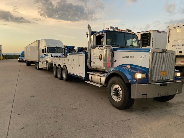 Blue Hill Wrecker Towing Heavy Duty Towing at 14420 Frontier Dr North Little Rock AR 72113 2 1 768x576