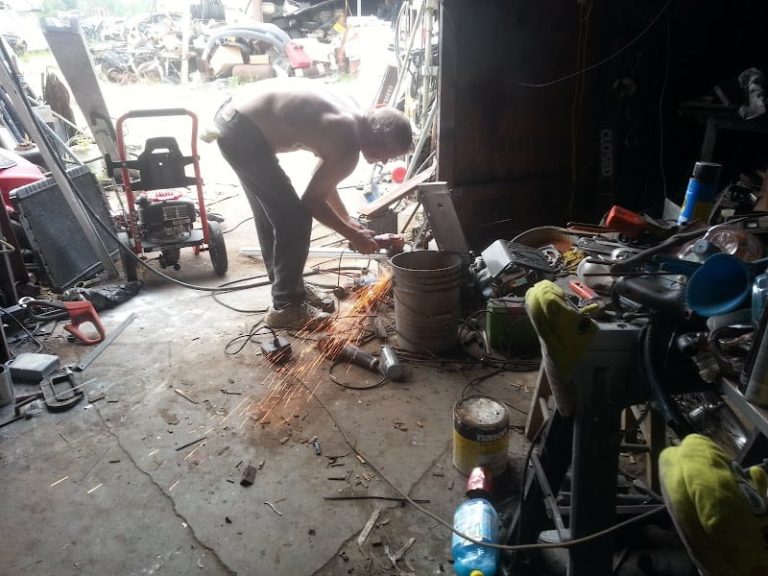 Bronco Dales Auto Truck Salvage at 19646 Saltsdale Rd Umatilla FL 32784 1 2 768x576