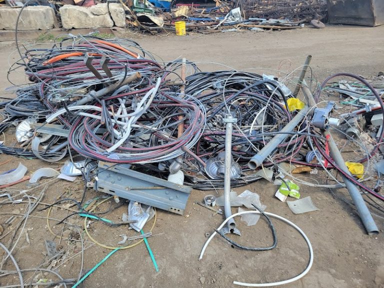 Courtney Car Crushing Scrap at 825 Hayne St Ottumwa IA 52501 1 1 768x576