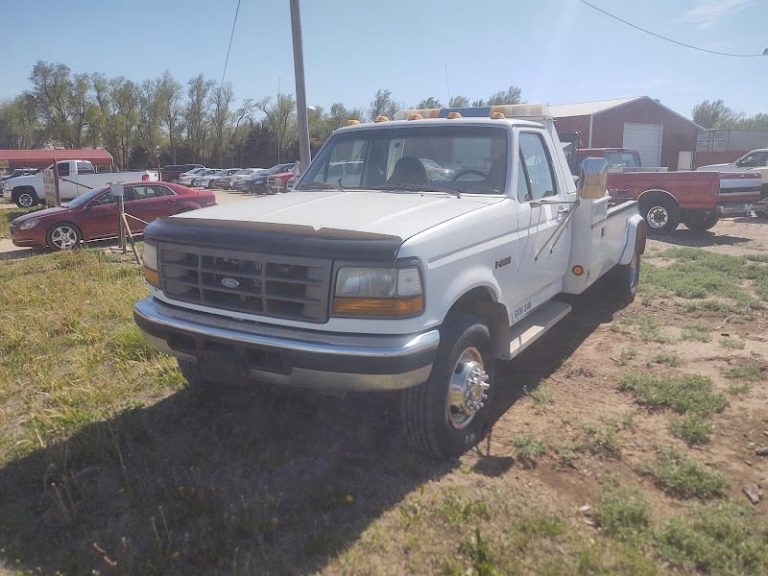 D M Auto Sales Salvage at 709 N Grand Ave Lyons KS 67554 2 768x576