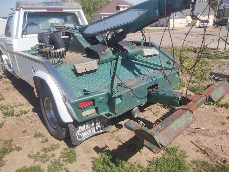 D M Auto Sales Salvage at 709 N Grand Ave Lyons KS 67554 768x576