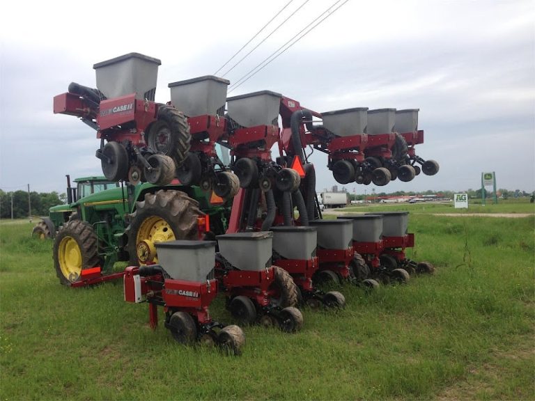 Dumas Tractor Salvage at 502 US 65 Dumas AR 71639 768x576