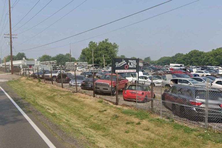 Lincoln Truck Auto Parts at 1805 W Oakland Ave Bloomington IL 61701 768x512