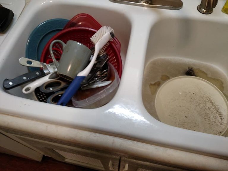 Quails Auto Salvage Sales at 202 Glendale St Waterloo IA 50703 3 768x576