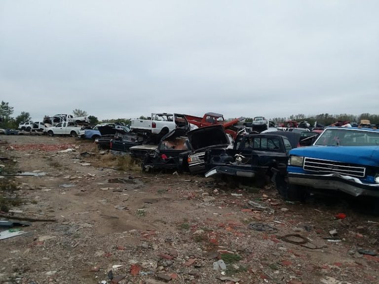 Yawaposs Auto Salvage at 919 SE 21st St Des Moines IA 50317 4 768x576